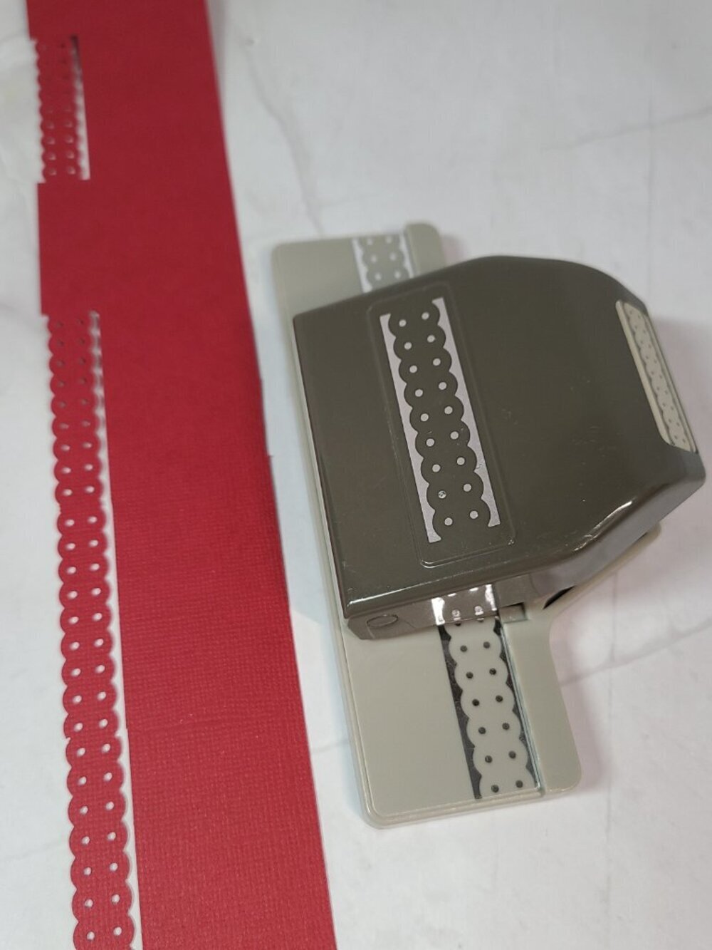 Stampin' Up! Punch Dotted Scallop Ribbon Border